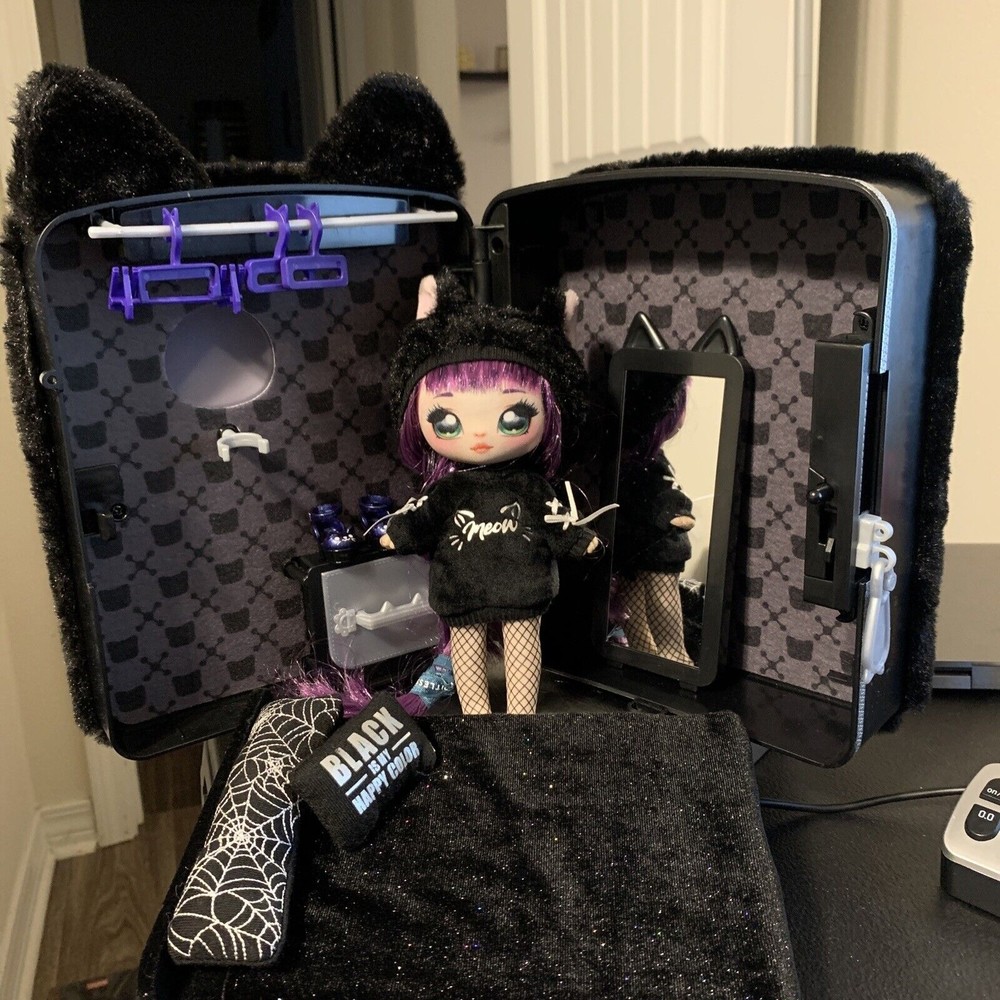 Na! Na! Na! Surprise 3-in-1 Backpack Bedroom Playset with Fashion Doll Tuesday